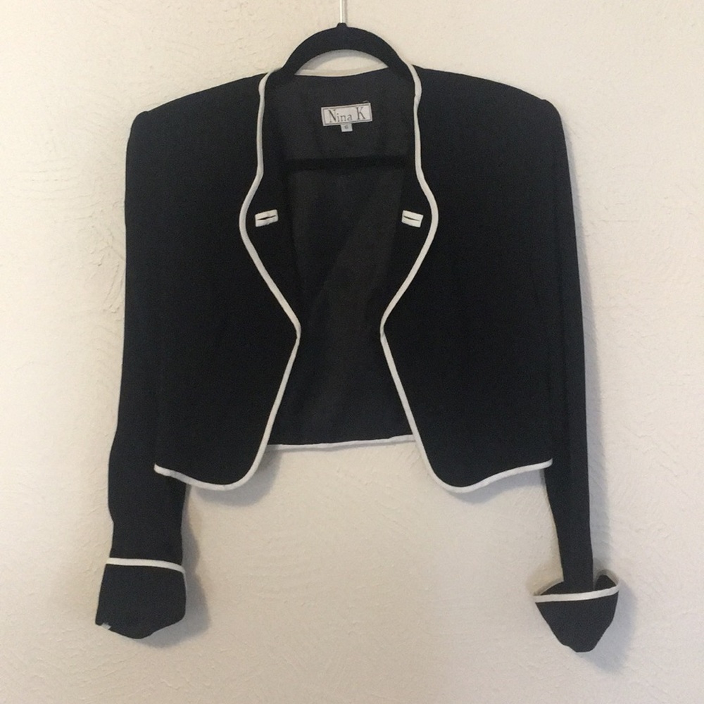 Vintage black and white cropped jacket